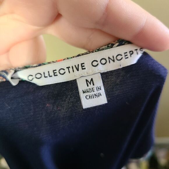 Collective Concepts Sleeveless Paisley Top - Picture 5 of 5